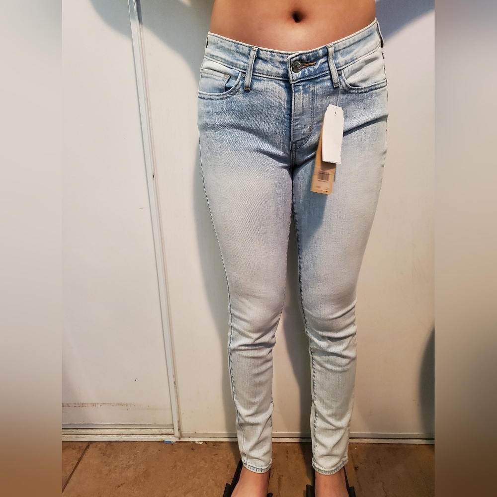 Women Levis